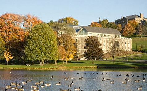 7. Colgate University (New York, Mỹ) Để có thể học tại ngôi trường nghệ thuật có trụ sở tại New York này, bạn cần có ít nhất một khoản 39.545 USD. Các sinh viên được yêu cầu ở trong ký túc xá của trường trong năm đầu, do đó sẽ phải đóng thêm 9.625 USD tiền phòng và nội trú. Tuy nhiên, trường cũng sẽ có những hỗ trợ tài chính đối với sinh viên. 7. Colgate University (New York, Mỹ) Để có thể học tại ngôi trường nghệ thuật có trụ sở tại New York này, bạn cần có ít nhất một khoản 39.545 USD. Các sinh viên được yêu cầu ở trong ký túc xá của trường trong năm đầu, do đó sẽ phải đóng thêm 9.625 USD tiền phòng và nội trú. Tuy nhiên, trường cũng sẽ có những hỗ trợ tài chính đối với sinh viên.