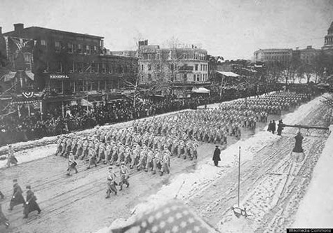 Trường có chuông lớp học đầu tiên Học viện West Point được cho là trường đại học đầu tiên có hệ thống chuông báo. Trường có chuông lớp học đầu tiên Học viện West Point được cho là trường đại học đầu tiên có hệ thống chuông báo.