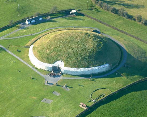 Toàn cảnh di chỉ khảo cổ Newgrange