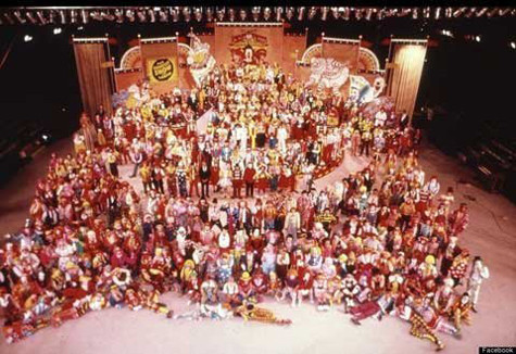 Đại học đầu tiên đào tạo hề Ringling Brothers Barnum & Bailey College là trường đầu tiên được thành lập để đào tạo các diễn viên hề. Trường này thành lập năm 1968. Đại học đầu tiên đào tạo hề Ringling Brothers Barnum & Bailey College là trường đầu tiên được thành lập để đào tạo các diễn viên hề. Trường này thành lập năm 1968.