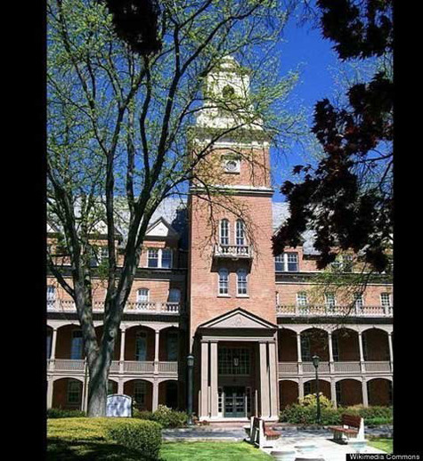 Trường đầu tiên bán thuốc tránh thai khẩn cấp qua máy bán hàng tự động Những thông tin không chính thức cho rằng ĐH Shippensburg là trường đầu tiên bán thuốc tránh thai khẩn cấp cho sinh viên qua máy bán hàng tự động của trường. Trường đầu tiên bán thuốc tránh thai khẩn cấp qua máy bán hàng tự động Những thông tin không chính thức cho rằng ĐH Shippensburg là trường đầu tiên bán thuốc tránh thai khẩn cấp cho sinh viên qua máy bán hàng tự động của trường.