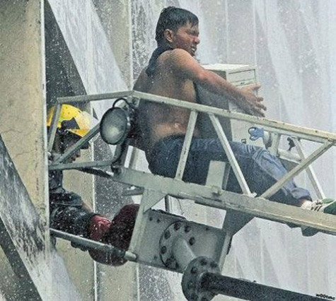 Chẳng thiết gì, chỉ cần cứu "em" máy tính thôi