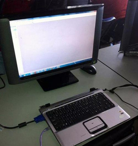 Khi laptop mất màn hình