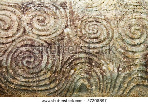 Ba xoắn ốc trên đá dẫn lối vào ở Newgrange