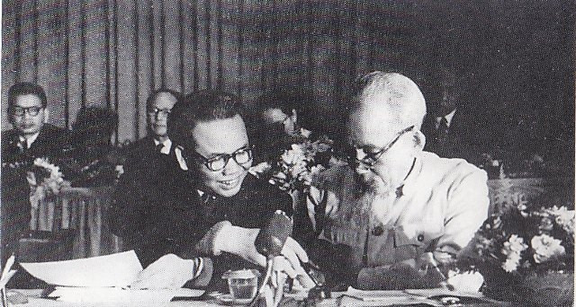 Đồng chí Xuân Thủy cùng với Bác Hồ. ảnh tư liệu. Đồng chí Xuân Thủy cùng với Bác Hồ. ảnh tư liệu.