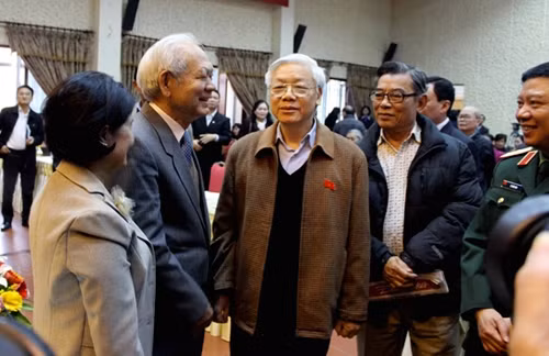 Tổng Bí thư liên tục chia sẻ quyết tâm chống tham nhũng với cử tri Thủ đô. ảnh: Hoàng Thùy. Tổng Bí thư liên tục chia sẻ quyết tâm chống tham nhũng với cử tri Thủ đô. ảnh: Hoàng Thùy.