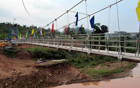 Chính phủ chỉ đạo tiếp tục đầu tư xây dựng cầu dân sinh phục vụ đời sống của đồng bào dân tộc thiểu số. ảnh: VGP.