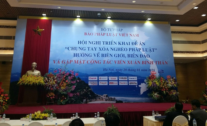 Báo Pháp luật Việt Nam “Chung tay xóa nghèo pháp luật”. ảnh: Ngọc Quang. Báo Pháp luật Việt Nam “Chung tay xóa nghèo pháp luật”. ảnh: Ngọc Quang.