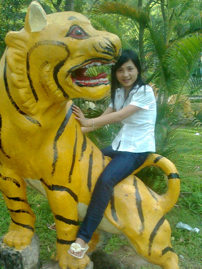 Phạm Thị Yến là người thích giúp đỡ mọi người, thích đi chơi cùng bạn bè và muốn được kết bạn với mọi người.