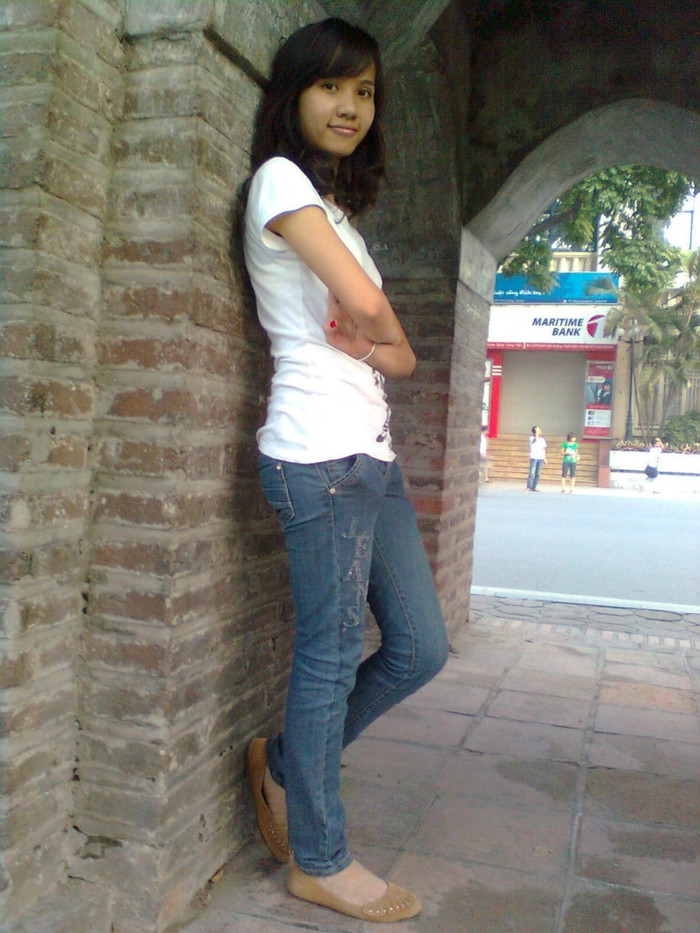 Theo nhận xét của bạn bè, Yến là người vui vẻ hòa đồng, hay nói hay cười.