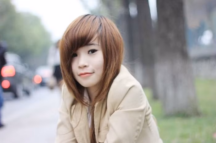 Thùy Linh là người năng động, tự tin, có khả năng thuyết trình tốt, thích tham gia các hoạt động giao lưu, thích nơi đông người.