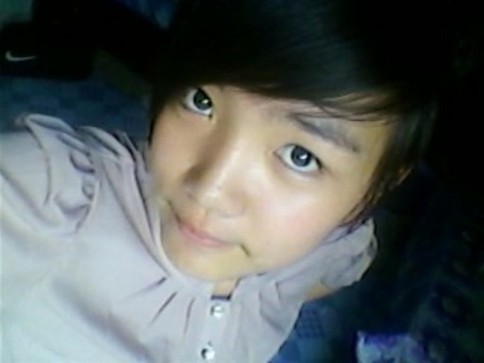 Huyền Trang thích đi chơi với bạn bè, nghe nhạc, ăn những món ngon.