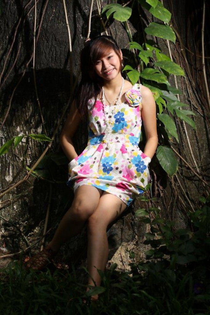 Việt Trinh là một người vui vẻ, muốn được yêu thương, hơi trầm lắng, muốn được kết bạn thật nhiều, thích một mình lang thang.