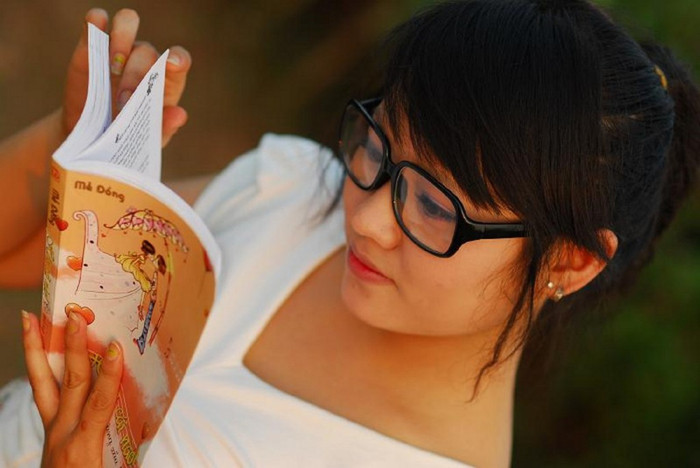 Luôn được coi là "những bông hoa của đá", học trường Xây Dựng, một ngôi trường ít con gái nhưng Phượng luôn tự tin với chính mình.