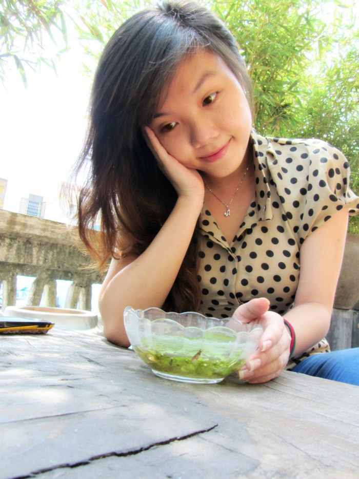 Thùy Dương thích múa, ca hát và chụp ảnh. Khác với mọi người thường lưu giữ những khoảnh khắc vui vẻ nhất cho riêng mình còn Dương khi buồn, Dương thường chọn cho mình cách "ném" hết nỗi buồn đó vào khung ảnh.