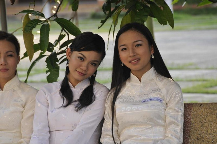 Lê Thị Hồng Nhung là một người thích ăn chay, yêu thích động vât, vui vẻ,thích cười và cũng hay khóc. Hồng Nhung ước mơ có một khu vườn rộng ,