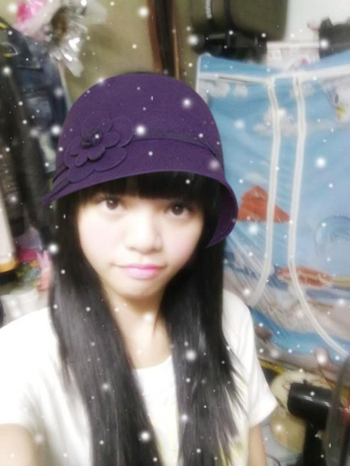 Sở thích của Hoa là nghe nhạc, đọc báo, thời trang…