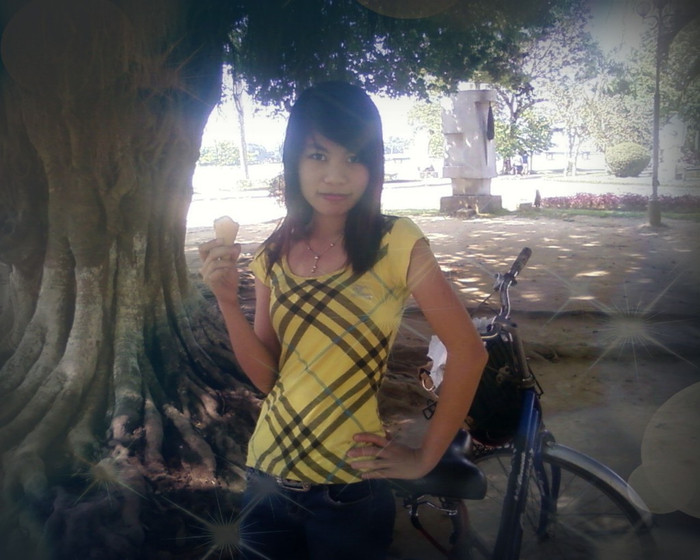 Phương châm sống của Hạnh Lê là : "Sống trên đời sống cần có một tấm lòng."