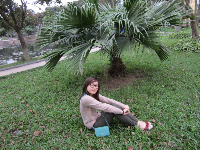 Châm ngôn sống của bạn Triệu Thanh Hằng: "Ngày hôm qua là quá khứ. Ngày mai là tương lai. Chỉ có hôm nay là hiện tại, là ngày có thể thay đổi được tương lai-đó chính là món quà kỳ diệu của cuộc sống-một khi chúng ta trân trọng từng khoảnh khắc của nó". Châm ngôn sống của bạn Triệu Thanh Hằng: "Ngày hôm qua là quá khứ. Ngày mai là tương lai. Chỉ có hôm nay là hiện tại, là ngày có thể thay đổi được tương lai-đó chính là món quà kỳ diệu của cuộc sống-một khi chúng ta trân trọng từng khoảnh khắc của nó".