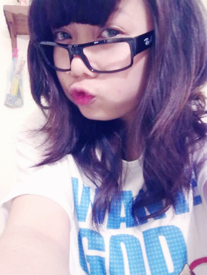 Bạn Phan Ngọc Anh thuốc tuýp người luôn mỉm cười với người đối diện. Rất thích học môn Văn , Toán. Ước mơ của bạn là thi đỗ Đại học Phương Đông .