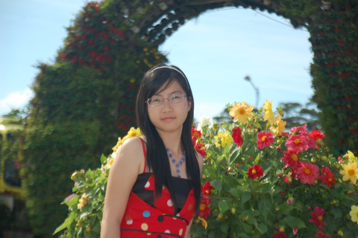 Phụng thường tham gia vào các tiết mục múa trong các chương trình văn nghệ của trường và đã từng tham gia cuộc thi sáng tác Bút hồng của báo Dưới mái trường. Phụng thường tham gia vào các tiết mục múa trong các chương trình văn nghệ của trường và đã từng tham gia cuộc thi sáng tác Bút hồng của báo Dưới mái trường.