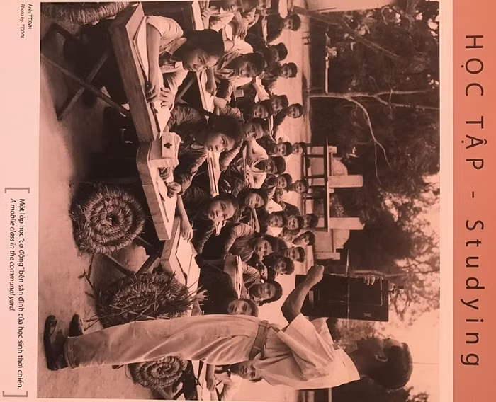 Sinh ra trong thời bình, được bố mẹ chăm sóc và thầy cô dạy dỗ, được hưởng một cuộc sống an lành và hạnh phúc, các em có biết rằng hơn 40 năm trước, khi đất nước còn chiến tranh những cậu bé, cô bé trạc tuổi các em đã phải sống, học tập, lao động dưới làn mưa bom bão đạn và góp sức cho cuộc kháng chiến?