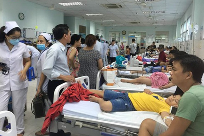 Hàng chục trẻ em nhập viện điều trị sau khi ăn bánh mì dăm bông.