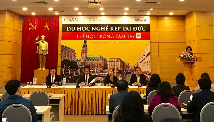 Ông Vũ Tiến Lộc - Chủ tịch Phòng Thương mại và Công nghiệp Việt Nam chủ trì hội thảo. Ông Vũ Tiến Lộc - Chủ tịch Phòng Thương mại và Công nghiệp Việt Nam chủ trì hội thảo.