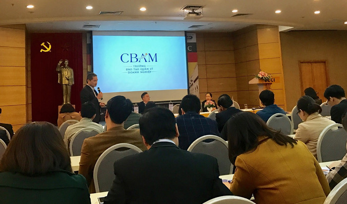 Ông Đào Ngọc Tước - Phó Tổng Biên tập Báo Điện tử Giáo dục Việt Nam chia sẻ về kinh nghiệm đào tạo nghề kép tại Đức. Ông Đào Ngọc Tước - Phó Tổng Biên tập Báo Điện tử Giáo dục Việt Nam chia sẻ về kinh nghiệm đào tạo nghề kép tại Đức.