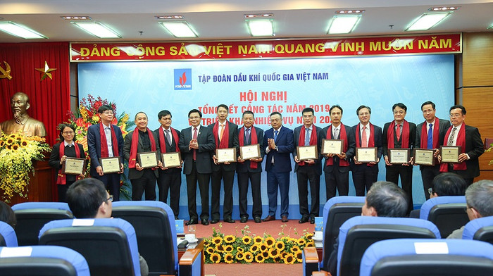 PVN vinh danh 12 tập thể có thành tích xuất sắc trong năm 2019. PVN vinh danh 12 tập thể có thành tích xuất sắc trong năm 2019.