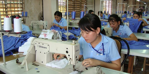 Công nhân các doanh nghiệp ở Bình Dương đã nhanh chóng đi làm trở lại sau sự cố đáng tiếc. Công nhân các doanh nghiệp ở Bình Dương đã nhanh chóng đi làm trở lại sau sự cố đáng tiếc.