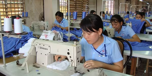 Công nhân các doanh nghiệp ở Bình Dương đã nhanh chóng đi làm trở lại sau sự cố đáng tiếc.