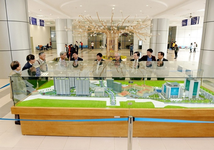 Giáo sư, Tiến sĩ Trần Thọ Đạt – Bí thư Đảng ủy, Hiệu trưởng nhà trường giới thiệu quy hoạch tổng thể của Trường đại học Kinh tế Quốc dân đến năm 2050.