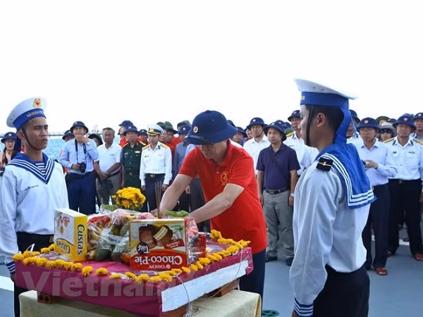 Đã 31 năm kể từ ngày xảy ra trận hải chiến Gạc Ma ngày 14/3/1988, trong trận đấu không cân sức đó, 64 chiến sỹ đã anh dũng hy sinh để chống lại quân xâm lược nhằm bảo vệ toàn vẹn chủ quyền biển đảo thiêng liêng của Tổ quốc (Ảnh: Hồng Kiều/ Vietnam+).