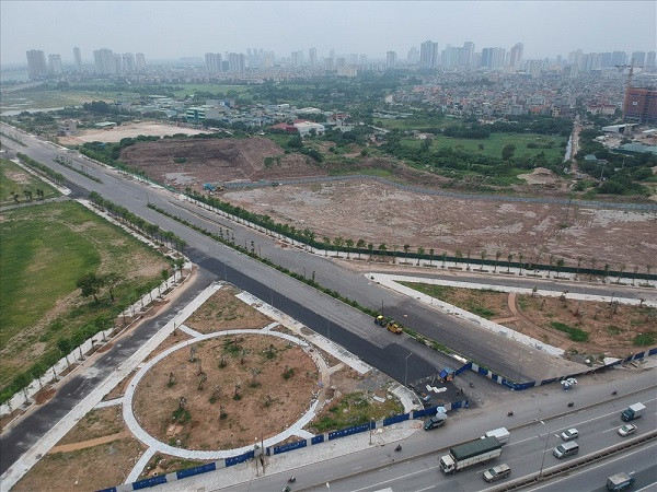 Điểm thông xe với đường Nguyễn Xiển.