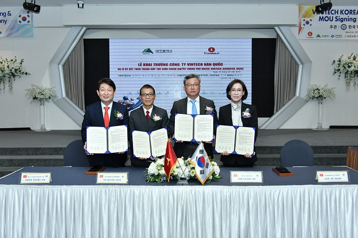 Đại diện Công ty VinTech và VinFast, Chính quyền thành phố Daegu, Khu kinh tế Tự do Daegu Gyeongbuk và Công ty AJINEXTEK đã ký biên bản ghi nhớ cùng hợp tác trên cơ sở tin cậy lẫn nhau để phát triển kinh tế khu vực và thúc đẩy kinh doanh. Đại diện Công ty VinTech và VinFast, Chính quyền thành phố Daegu, Khu kinh tế Tự do Daegu Gyeongbuk và Công ty AJINEXTEK đã ký biên bản ghi nhớ cùng hợp tác trên cơ sở tin cậy lẫn nhau để phát triển kinh tế khu vực và thúc đẩy kinh doanh.