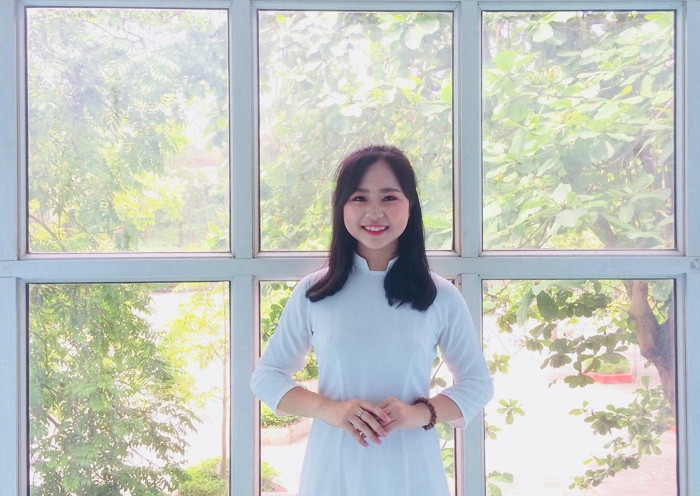 Em Mông Cẩm Tú, giải Nhì quốc gia môn Lịch sử có gửi gắm kinh nghiệm học tập và ôn thi môn Lịch sử cho các em học sinh lớp 9 vào 10. Ảnh: Công Tiến Em Mông Cẩm Tú, giải Nhì quốc gia môn Lịch sử có gửi gắm kinh nghiệm học tập và ôn thi môn Lịch sử cho các em học sinh lớp 9 vào 10. Ảnh: Công Tiến