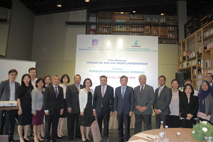 Lễ ký kết đánh dấu bước phát triển mới trong quan hệ Petrovietnam và Petronas. Lễ ký kết đánh dấu bước phát triển mới trong quan hệ Petrovietnam và Petronas.