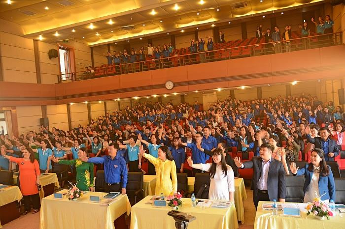 Kết thúc buổi đối thoại các đại biểu vui mừng hô vang khẩu hiệu và chung tay bảo vệ an toàn cho phụ nữ và trẻ em. Ảnh: Công Tiến Kết thúc buổi đối thoại các đại biểu vui mừng hô vang khẩu hiệu và chung tay bảo vệ an toàn cho phụ nữ và trẻ em. Ảnh: Công Tiến