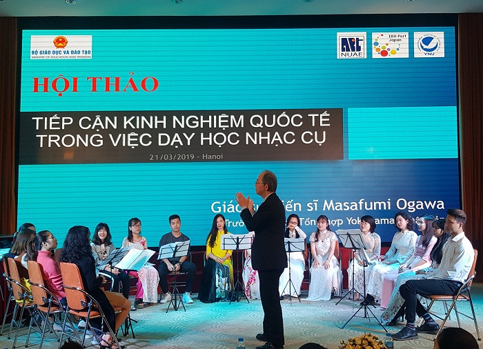 Lớp học demo của Giáo sư Ogawa cho sinh viên chuyên ngành. Lớp học demo của Giáo sư Ogawa cho sinh viên chuyên ngành.