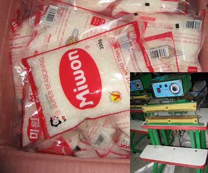 Bột ngọt giả thường được các đối tượng khoác lên các thương hiệu nổi tiếng hòng qua mắt người tiêu dùng. Bột ngọt giả thường được các đối tượng khoác lên các thương hiệu nổi tiếng hòng qua mắt người tiêu dùng.