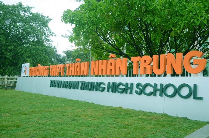 Trường trung học phổ thông Thân Nhân Trung trực thuộc Trường đại học Nông - Lâm Bắc Giang, được thành lập theo Quyết định số 78-QĐ/UBND năm 2019 của Ủy ban nhân dân Tỉnh Bắc Giang (Ảnh: thpttnt.edu.vn). Trường trung học phổ thông Thân Nhân Trung trực thuộc Trường đại học Nông - Lâm Bắc Giang, được thành lập theo Quyết định số 78-QĐ/UBND năm 2019 của Ủy ban nhân dân Tỉnh Bắc Giang (Ảnh: thpttnt.edu.vn).