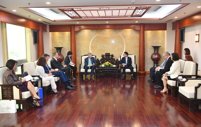 Quang cảnh buổi tiếp đón đoàn công tác Tổ chức thẻ quốc tế Visa tại Vietcombank.