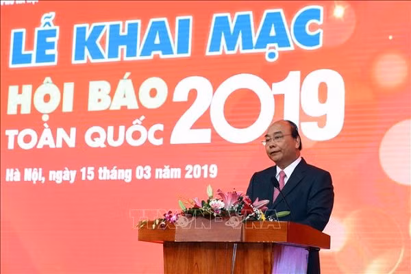 Thủ tướng Nguyễn Xuân Phúc phát biểu tại Lễ khai mạc Hội báo toàn quốc năm 2019. Ảnh: Thống Nhất/TTXVN Thủ tướng Nguyễn Xuân Phúc phát biểu tại Lễ khai mạc Hội báo toàn quốc năm 2019. Ảnh: Thống Nhất/TTXVN
