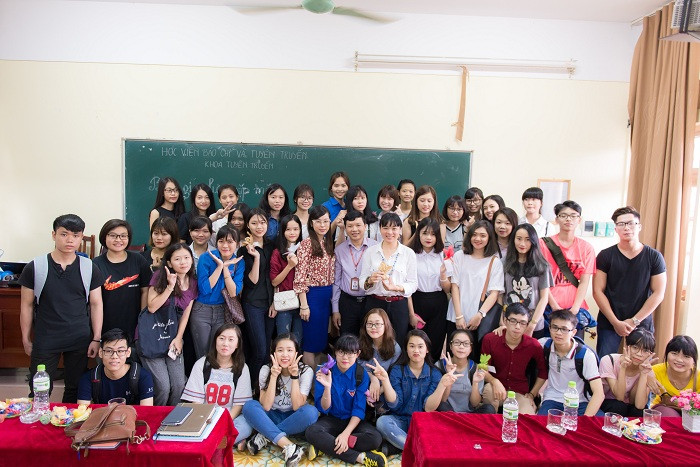 Sinh viên Khoa Tuyên truyền rất năng động, có nhiều hoạt động tình nguyện ý nghĩa và nhiều năm dẫn đầu về phong trào sinh viên của Học viện Báo chí và Tuyên truyền. Ảnh: MA