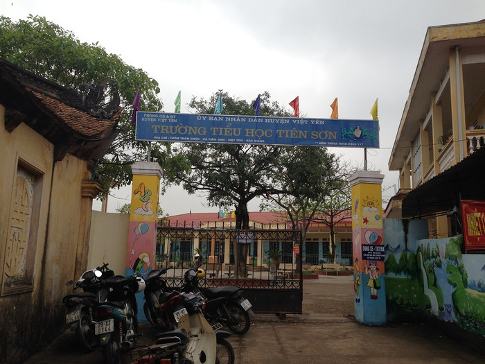 Trường tiểu học Tây Sơn nơi nghi xảy ra vụ việc thầy D.T.M có hành vi véo tai, véo vũi… với các em nữ sinh lớp 5A do thầy chủ nhiệm. Ảnh: Công Tiến. Trường tiểu học Tây Sơn nơi nghi xảy ra vụ việc thầy D.T.M có hành vi véo tai, véo vũi… với các em nữ sinh lớp 5A do thầy chủ nhiệm. Ảnh: Công Tiến.