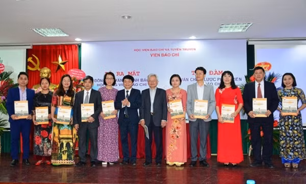 Lễ Ra mắt Hội đồng Viện Báo chí - (Ảnh: NVCC)