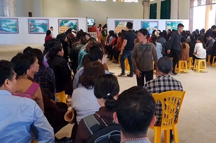 Chị gái của bà Yến nói: “Tôi và các thành viên trong gia đình từng là người làm lễ thỉnh oan gia trái chủ. Kính mong mọi người hãy thật sự tỉnh táo, tránh xa”. Ảnh: Báo Lao Động.