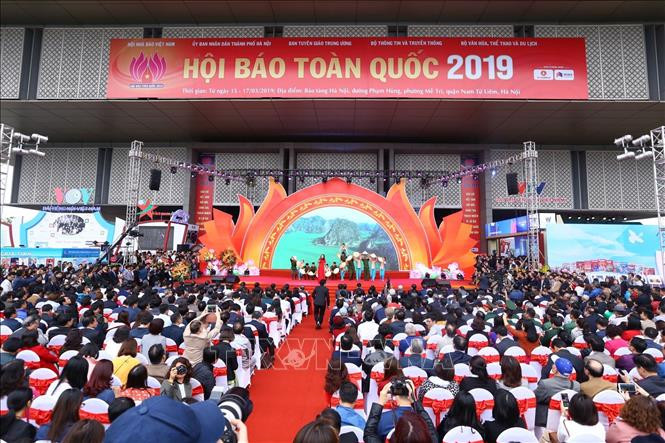 Quang cảnh lễ khai mạc Hội báo toàn quốc năm 2019. Ảnh: Minh Quyết/TTXVN Quang cảnh lễ khai mạc Hội báo toàn quốc năm 2019. Ảnh: Minh Quyết/TTXVN