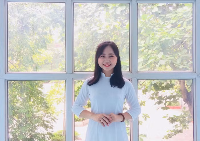 Em Mông Cẩm Tú, giải Nhì quốc gia môn Lịch sử có gửi gắm kinh nghiệm học tập và ôn thi môn Lịch sử cho các em học sinh lớp 9 vào 10. Ảnh: Công Tiến Em Mông Cẩm Tú, giải Nhì quốc gia môn Lịch sử có gửi gắm kinh nghiệm học tập và ôn thi môn Lịch sử cho các em học sinh lớp 9 vào 10. Ảnh: Công Tiến